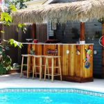 Hawaiian Outdoor Bar Decor Ideas