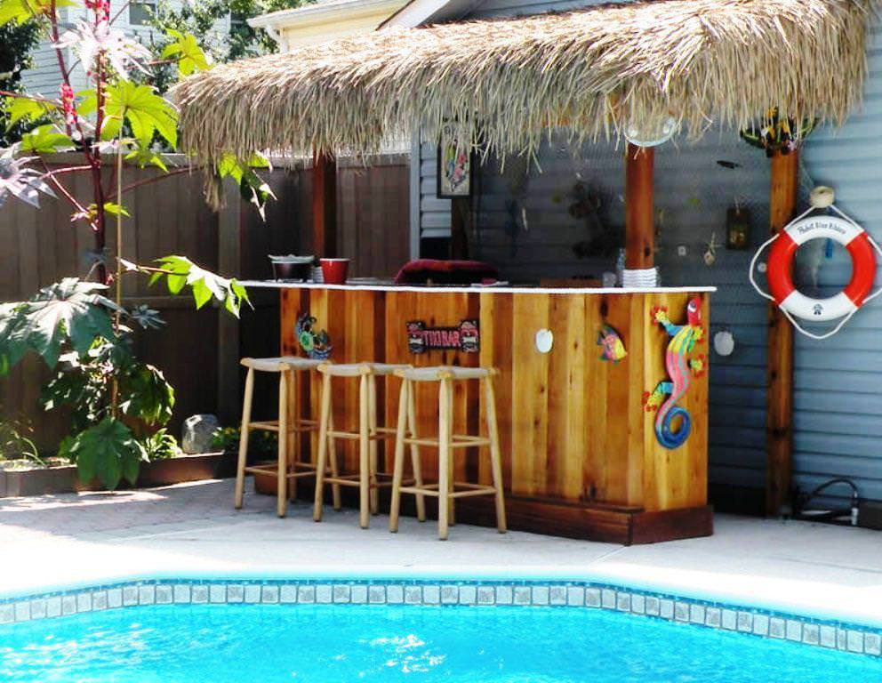 Image of: Hawaiian Outdoor Bar Decor Ideas