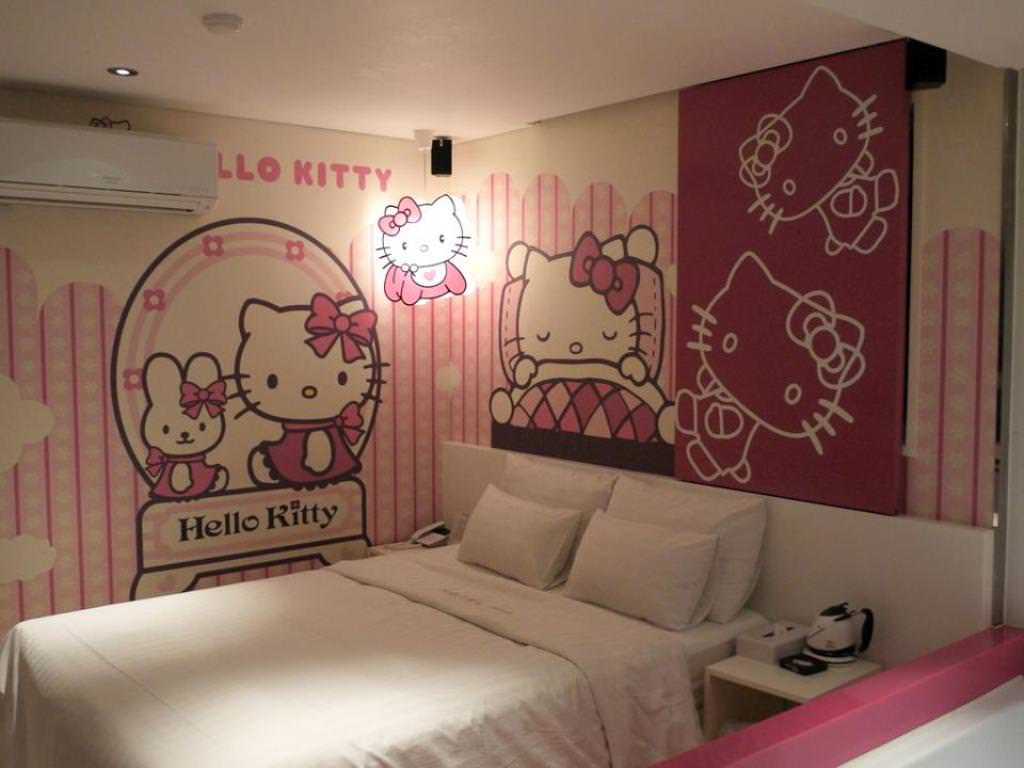 Image of: Hello Kitty Teen Room Decor Ideas