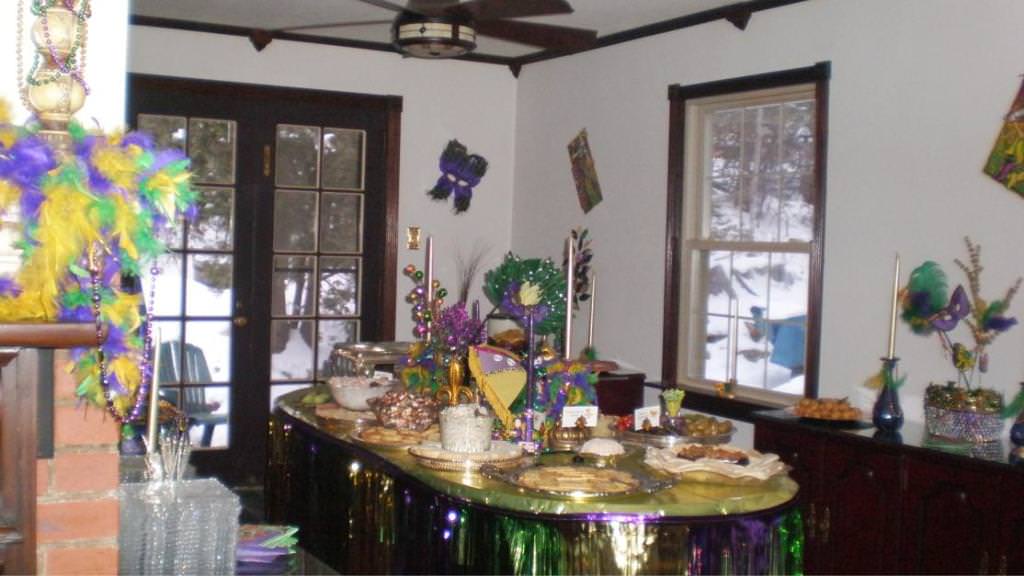 Image of: Mardi Gras Table Decorations