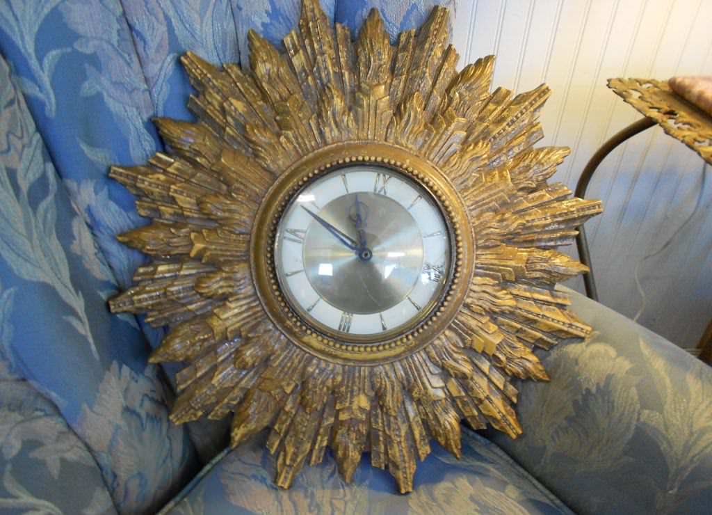 Image of: Adorable Sunburst Clock