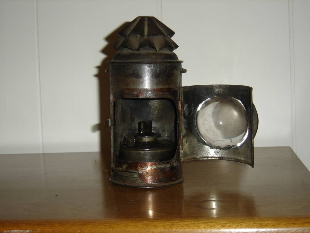 Image of: Antique Colonial Candle