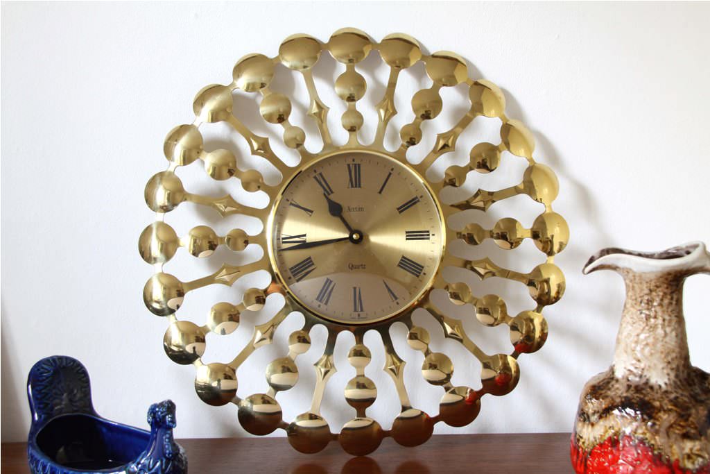 Image of: Atomic Starburst Clock
