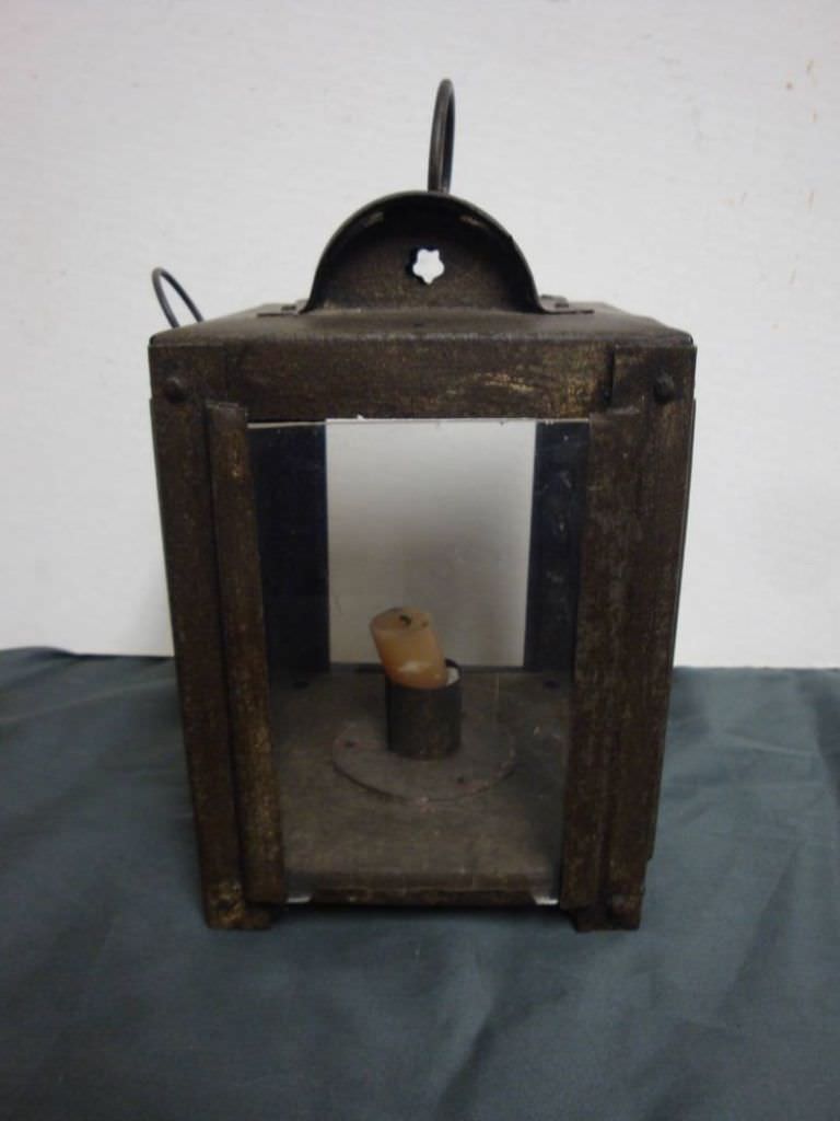 Image of: Colonial Candle Lantern