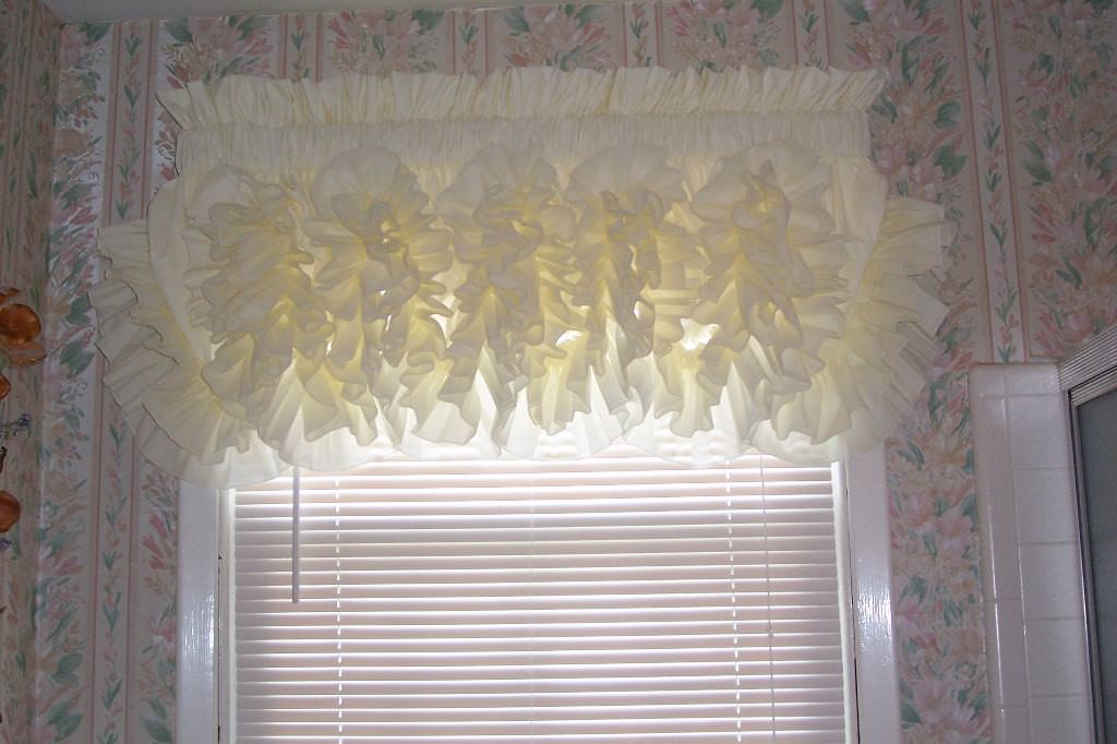 Image of: Country Ruffled Curtains