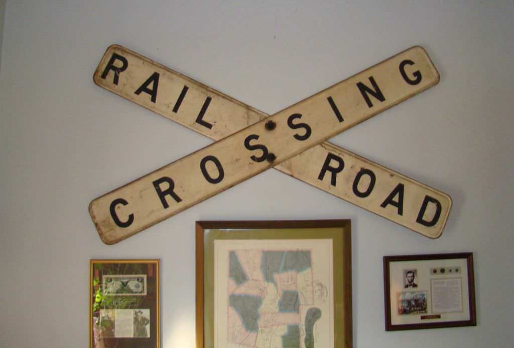 Image of: Railroad Signs Decor Ideas