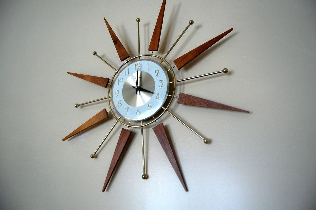 Image of: Retro Vintage Starburst Clock