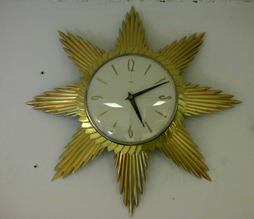 Image of: Vintage Sunburst Clock