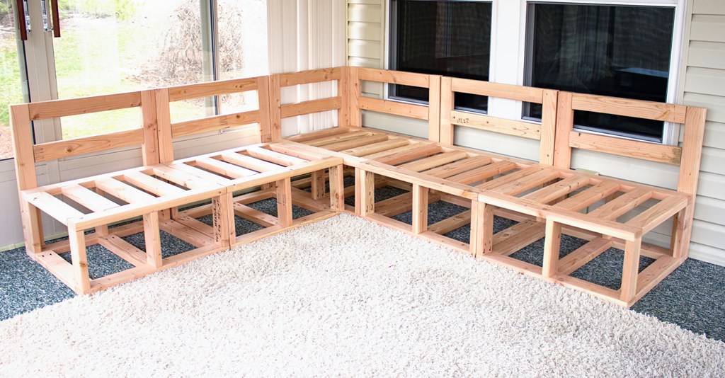 Image of: Building A Pallet Couch Plans