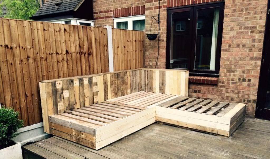 Image of: Couch Out Of Pallets