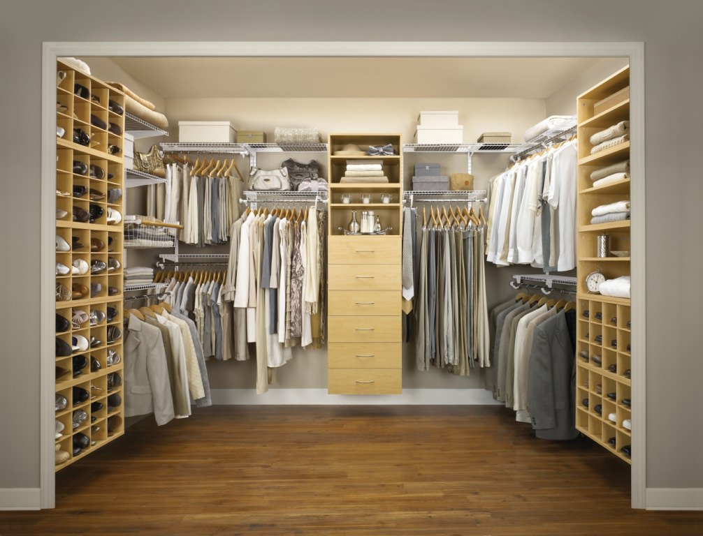 Image of: Minimalist Closet List