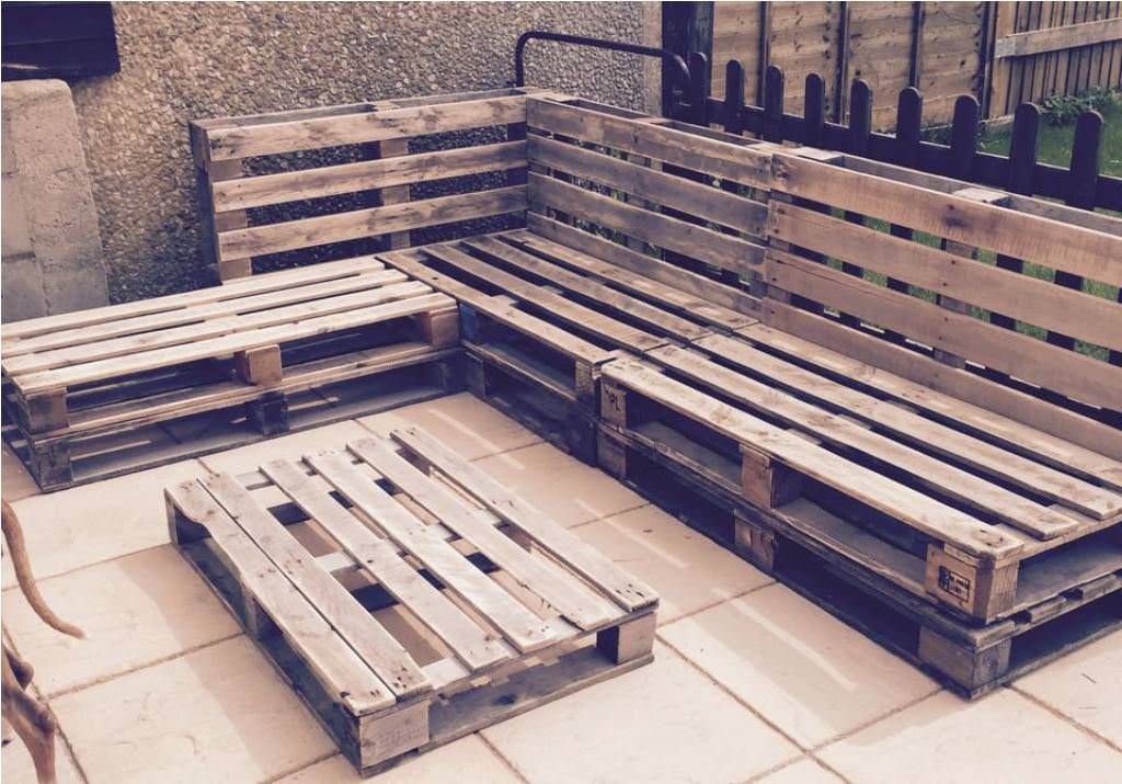 Image of: Step By Step Pallet Furniture Plans