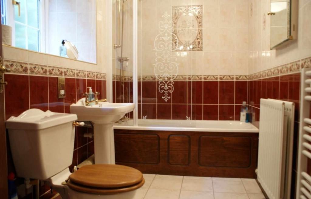 Image of: Bathtub Tile Surround Ideas