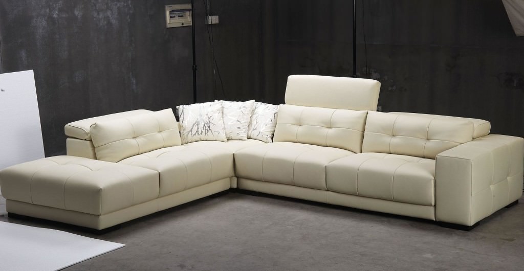 Image of: Contemporary Leather Sofas And Chairs
