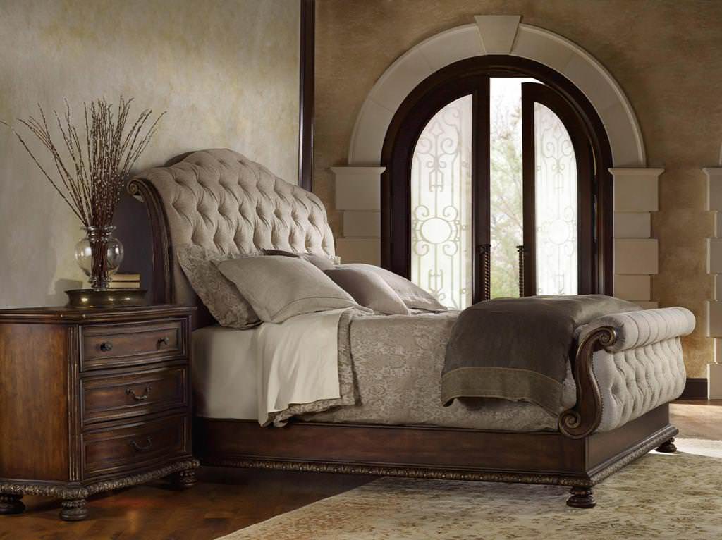 Image of: Upholstered Wingback Bed With Footboard
