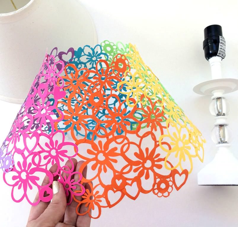 Image of: Decorate A Lampshade With Flowers