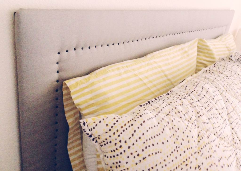 Image of: Diy Fabric Headboard With Buttons