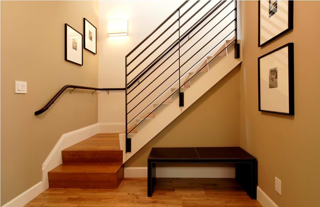 Image of: Simple Staircase Wall Decor