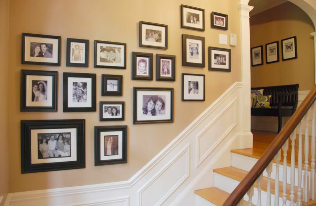 Image of: Staircase Wall Decor With Pictures Ideas