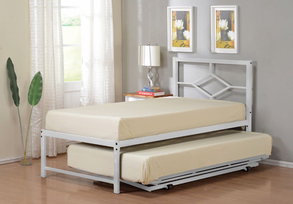 Image of: Corner Daybed With Twin Beds