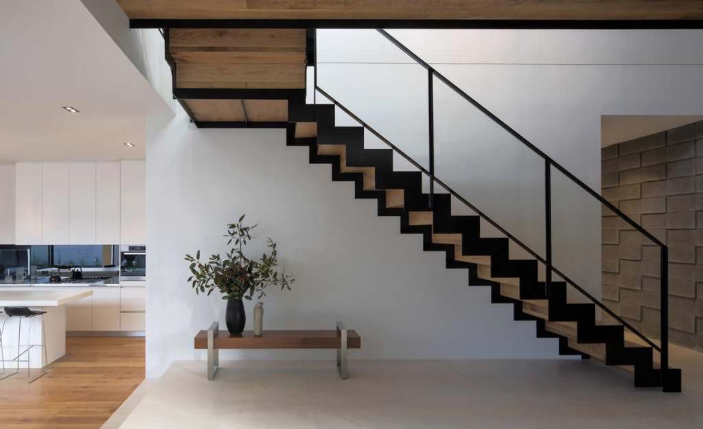 Image of: Simple And Compact Staircase