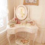 antique-corner-makeup-vanity-table