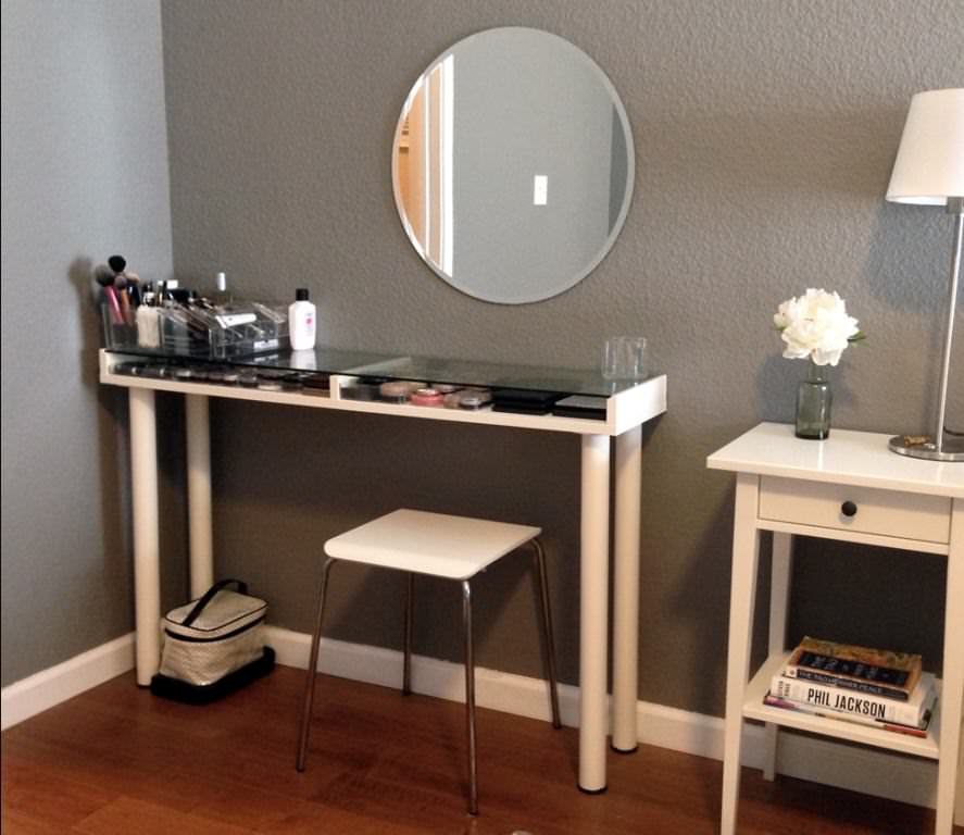 Image of: diy corner makeup vanity table