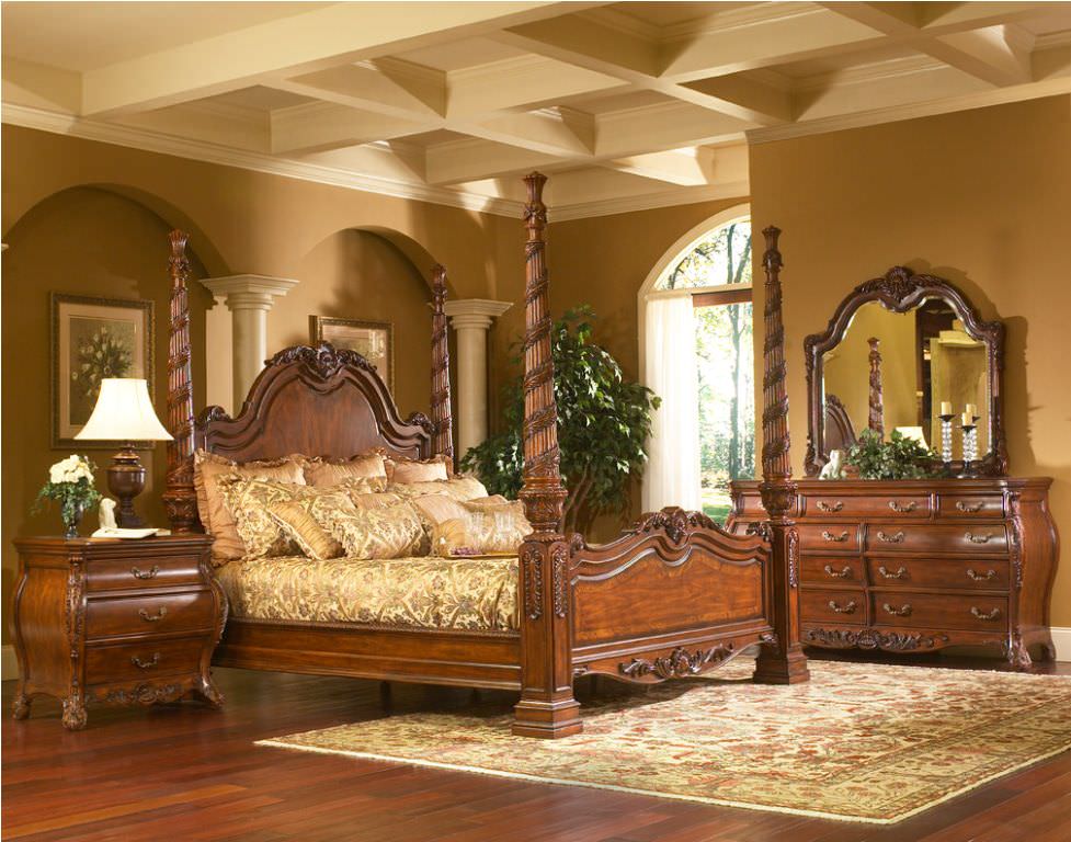 Image of: luxury north shore king canopy bed