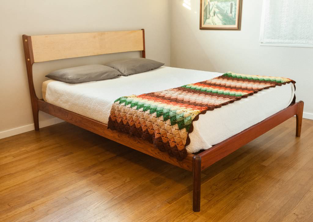 Image of: mid century modern queen bed