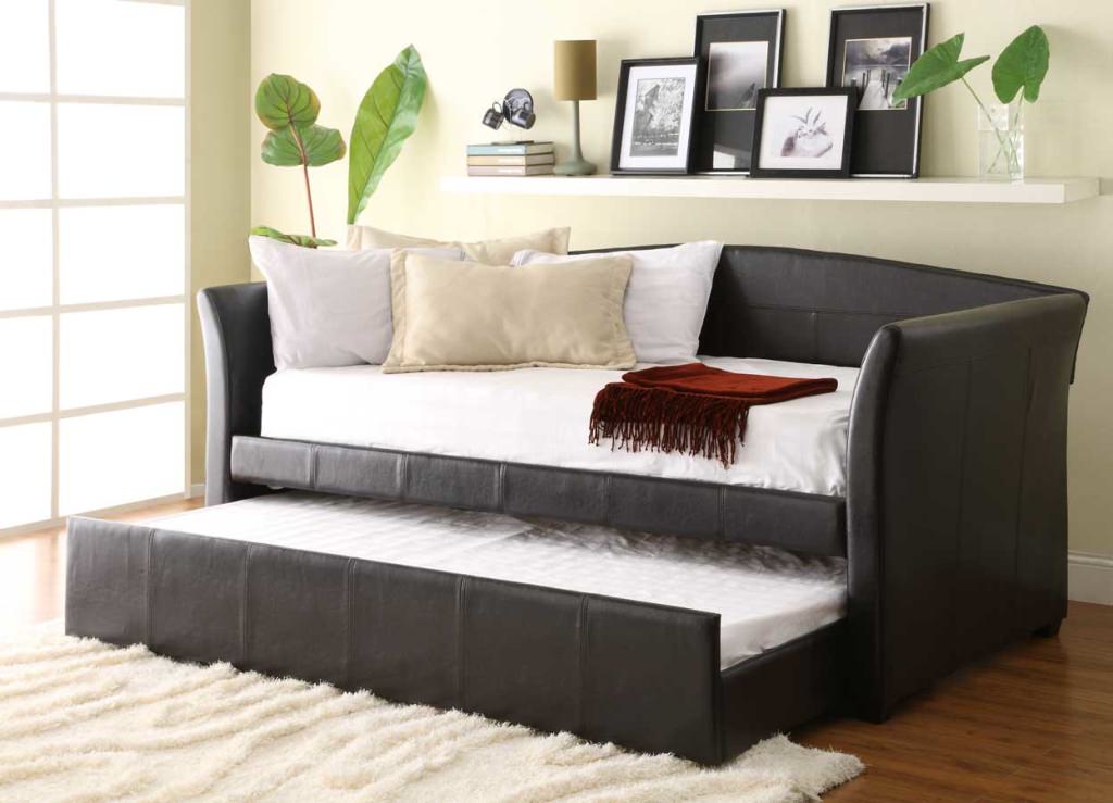 Image of: small daybed with double bed