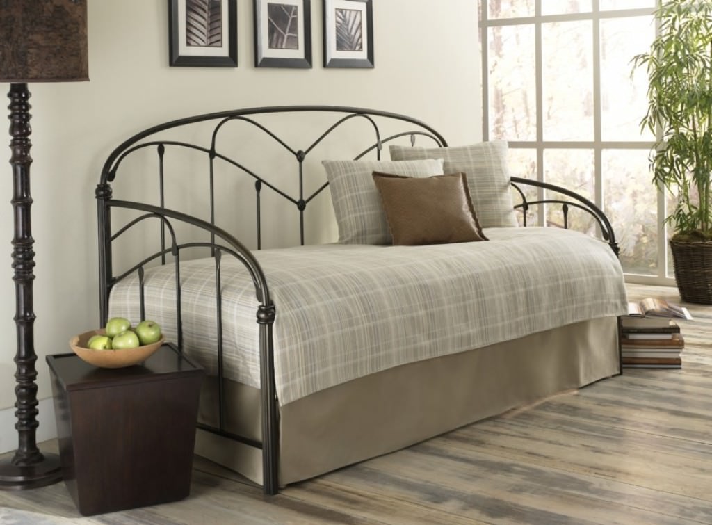 Image of: small daybed