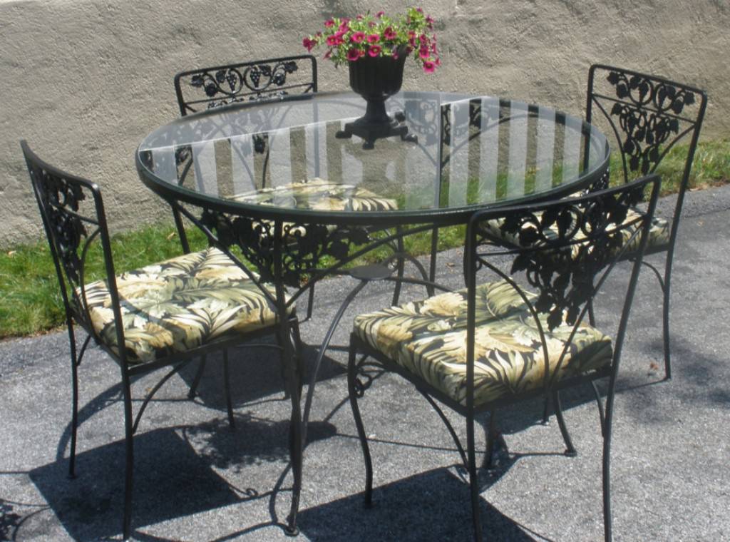 Image of: small outdoor wrought iron table