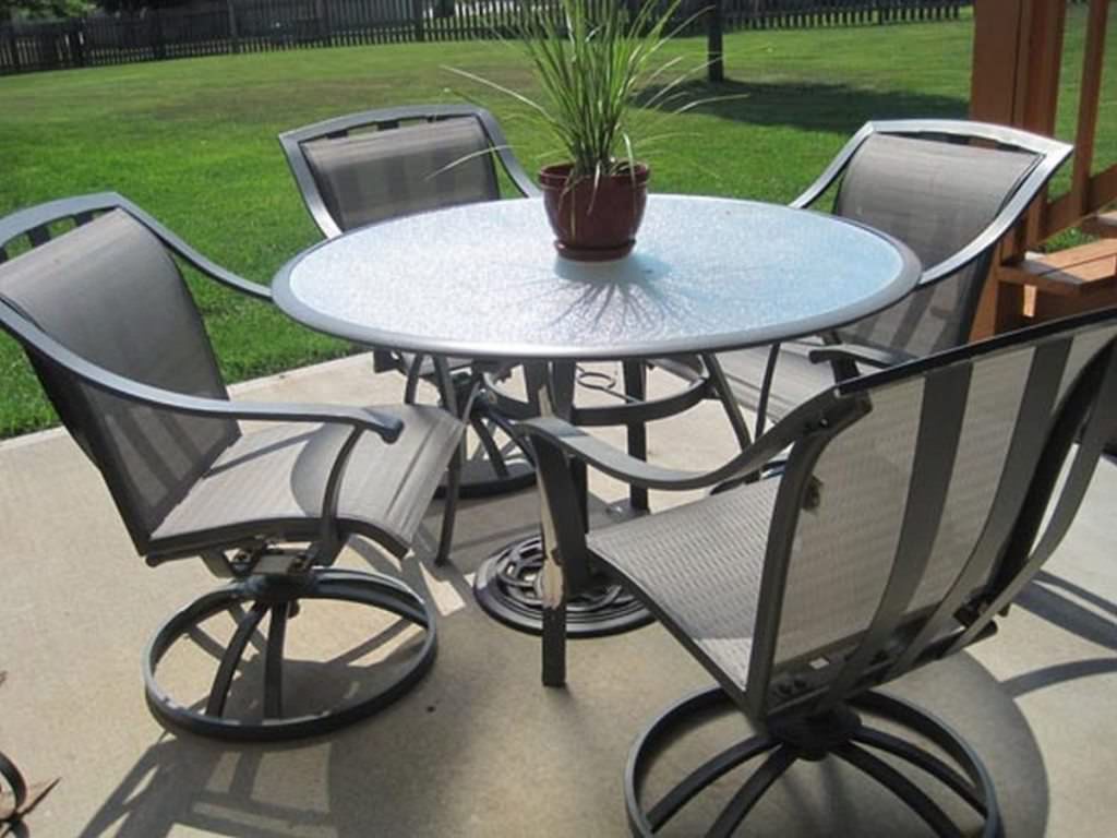 Image of: small wrought iron table for patio