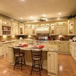 antique-white-kitchen-cabinets-style