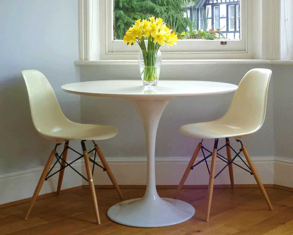 Image of: tulip table