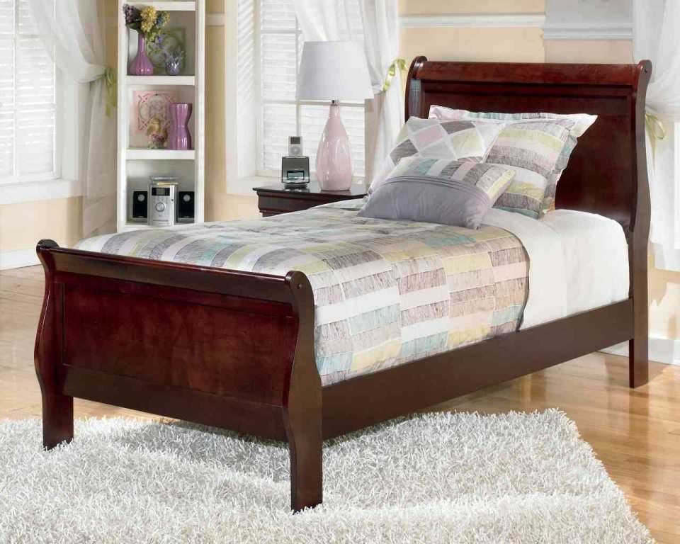 Image of: cherry wood sleigh bed set