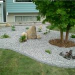 landscaping-with-river-rock-for-front-yard