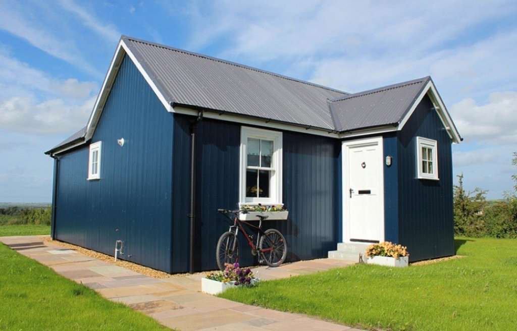 Image of: 500 sq ft tiny house exterior