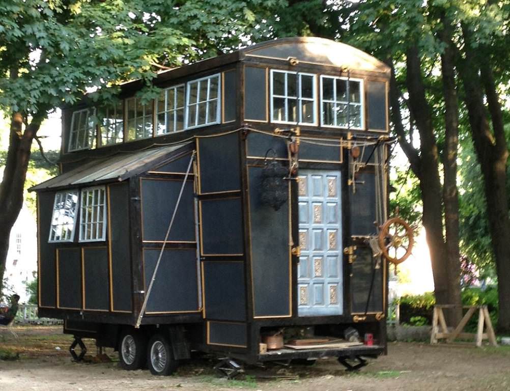Image of: building a tiny house on wheels cheap
