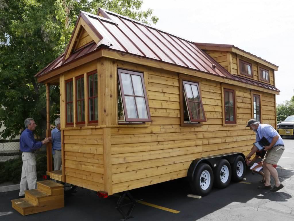 Image of: building a tiny house on wheels for sale
