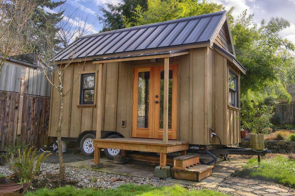 Image of: building a tiny house on wheels in cheap