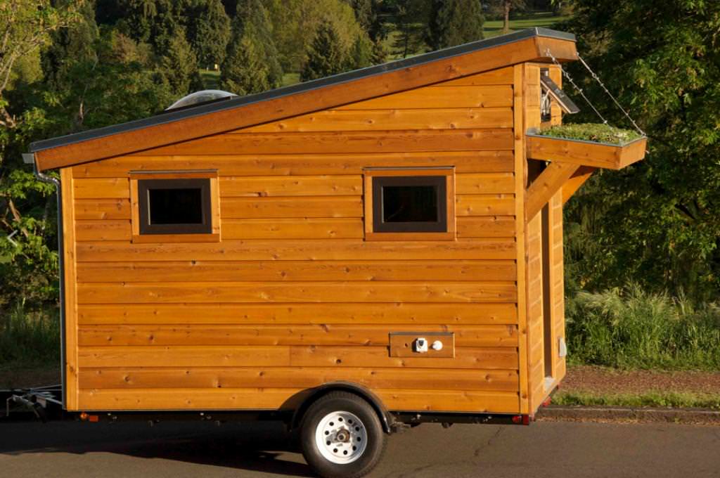 Image of: building a tiny house on wheels in limited budget