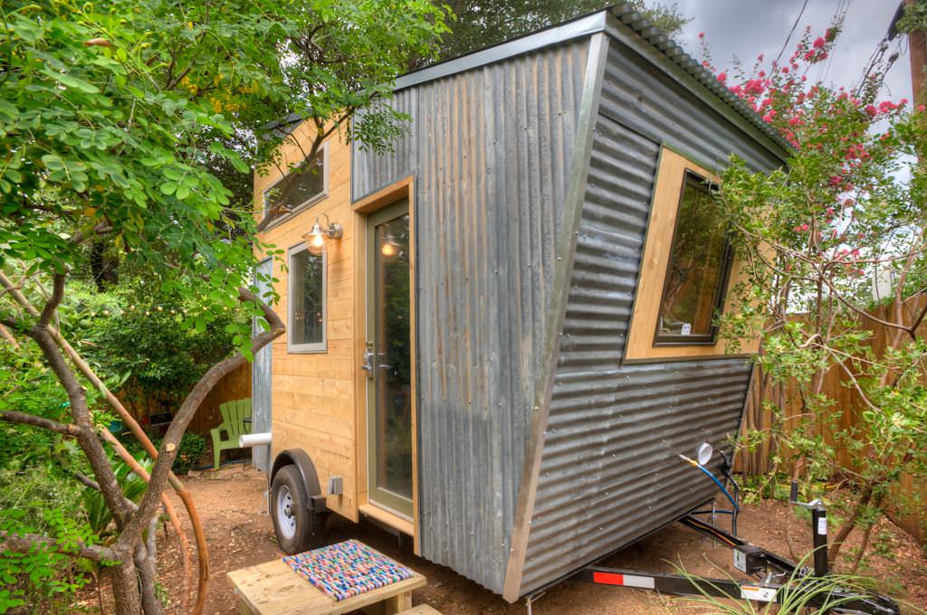 Image of: building a tiny house on wheels in simple design