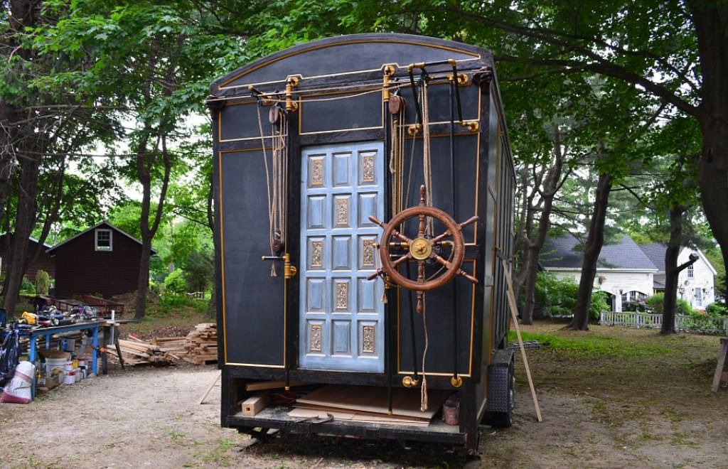 Image of: building a tiny house on wheels