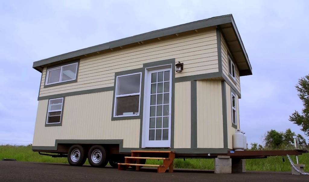 Image of: tall 8×12 tiny house on wheels