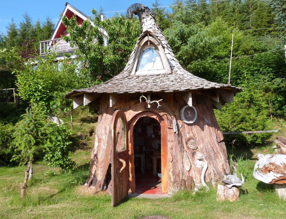 Image of: wotten tree stump house