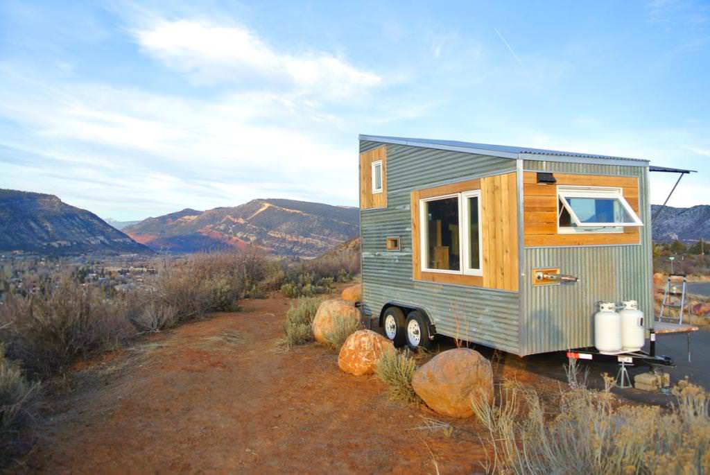 Image of: build a tiny house on wheels