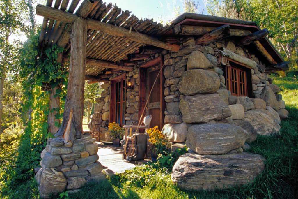 Image of: rustic tiny house exterior view
