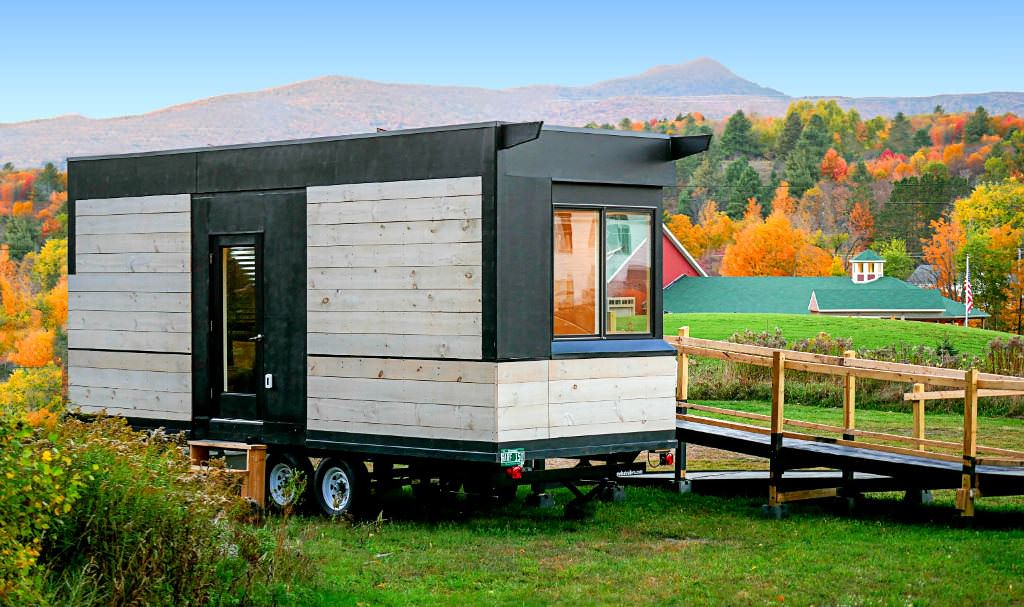 Image of: eco friendly tiny house on wheels idea
