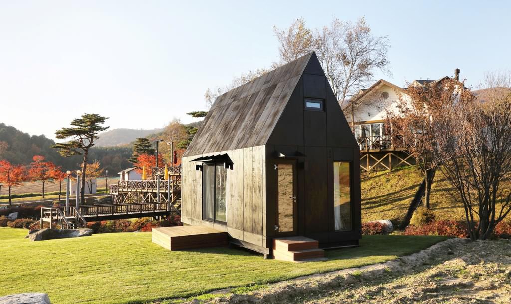 Image of: eco friendly tiny house side view